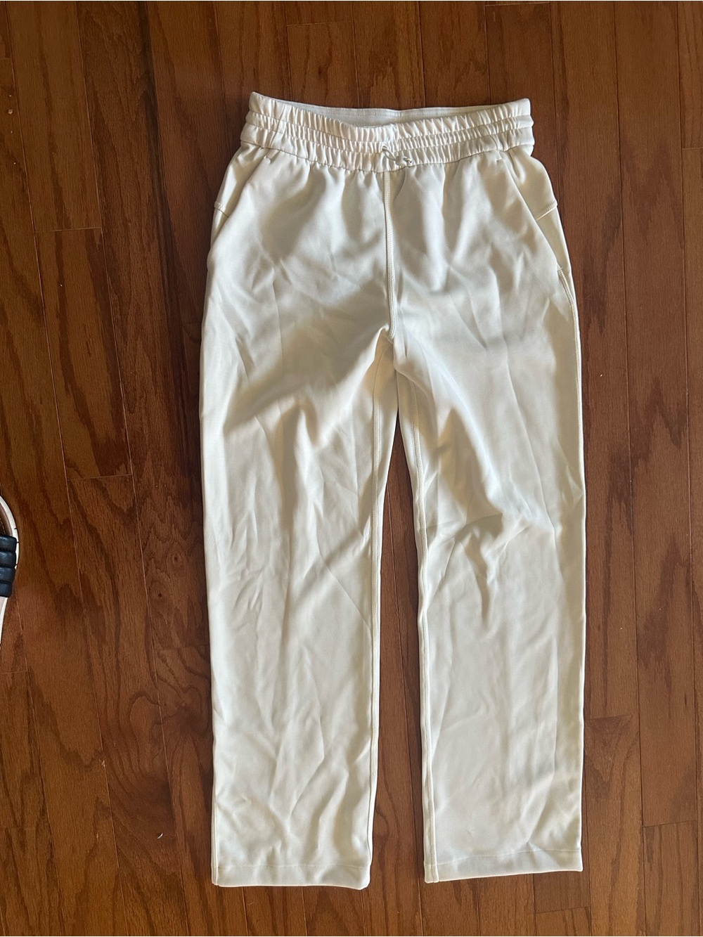 lululemon Athletic Woman’s Cream Pull-On Joggers Sz 4